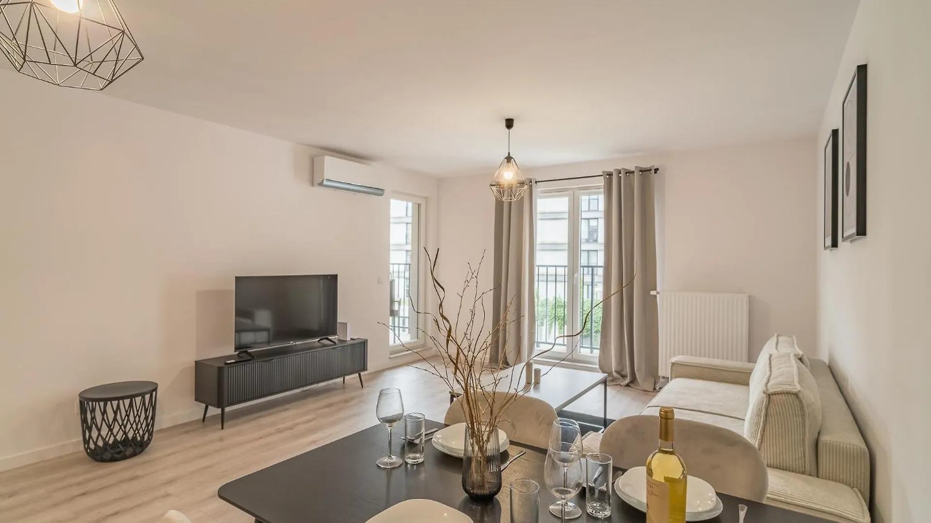 Grzegorzki Apt - Balcony, Ac, Shops&Tram Nearby - By Rentujemy Krakow Apartment
