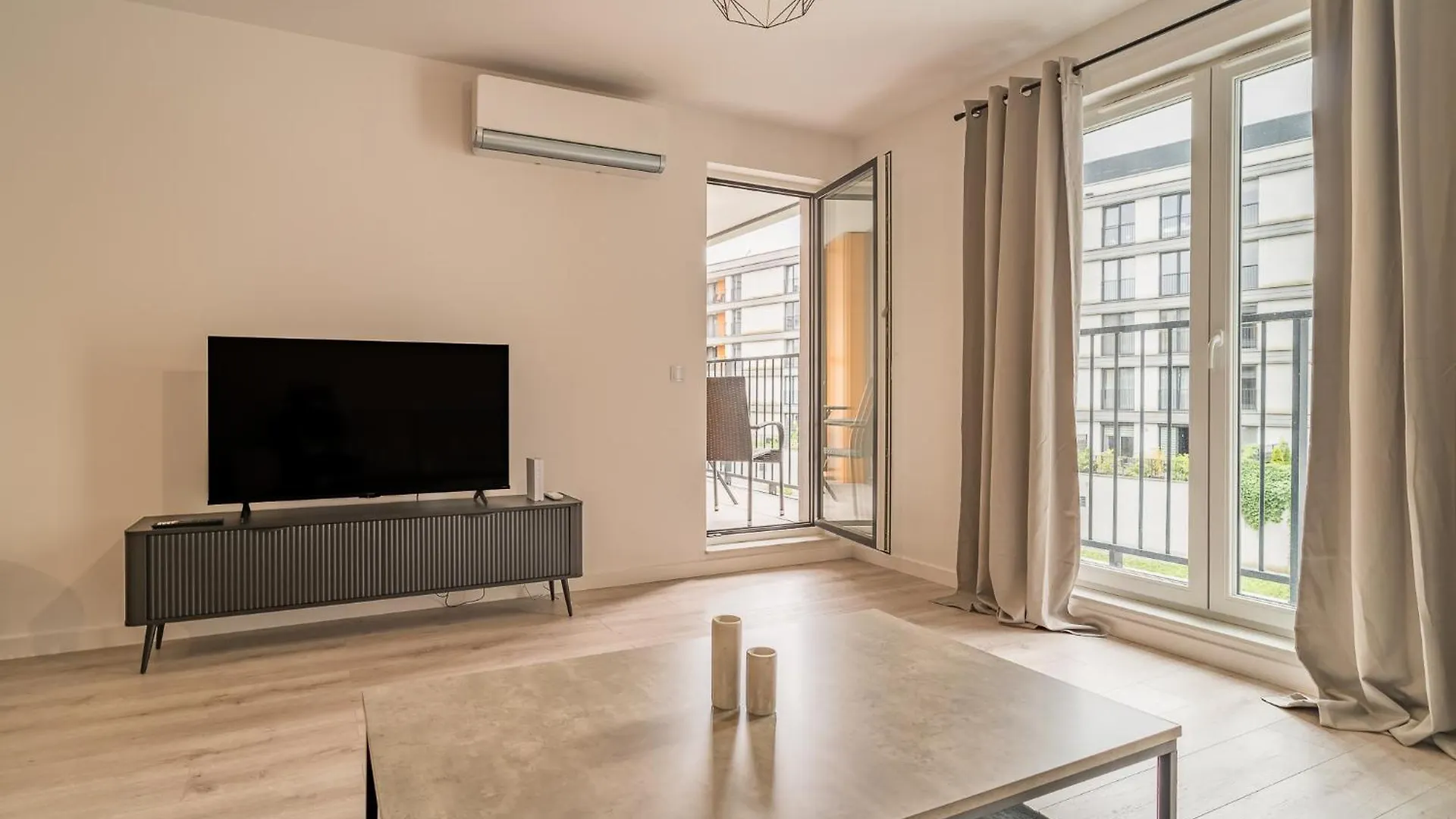 Grzegorzki Apt - Balcony, Ac, Shops&Tram Nearby - By Rentujemy Krakow