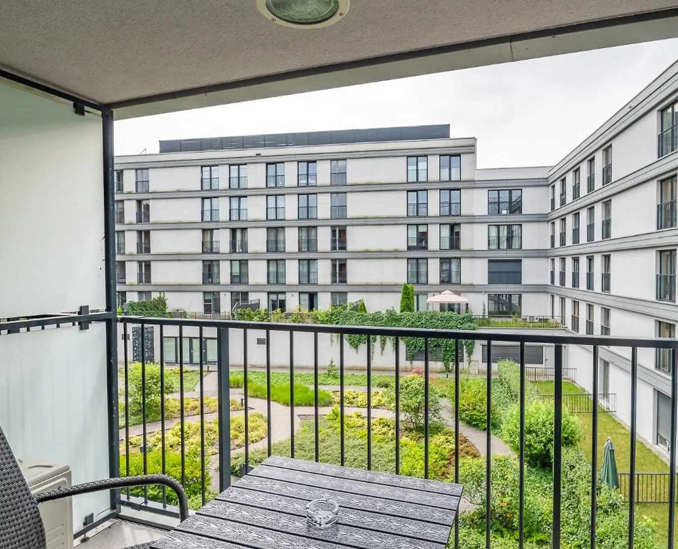 Grzegorzki Apt - Balcony, Ac, Shops&Tram Nearby - By Rentujemy Krakow Apartment