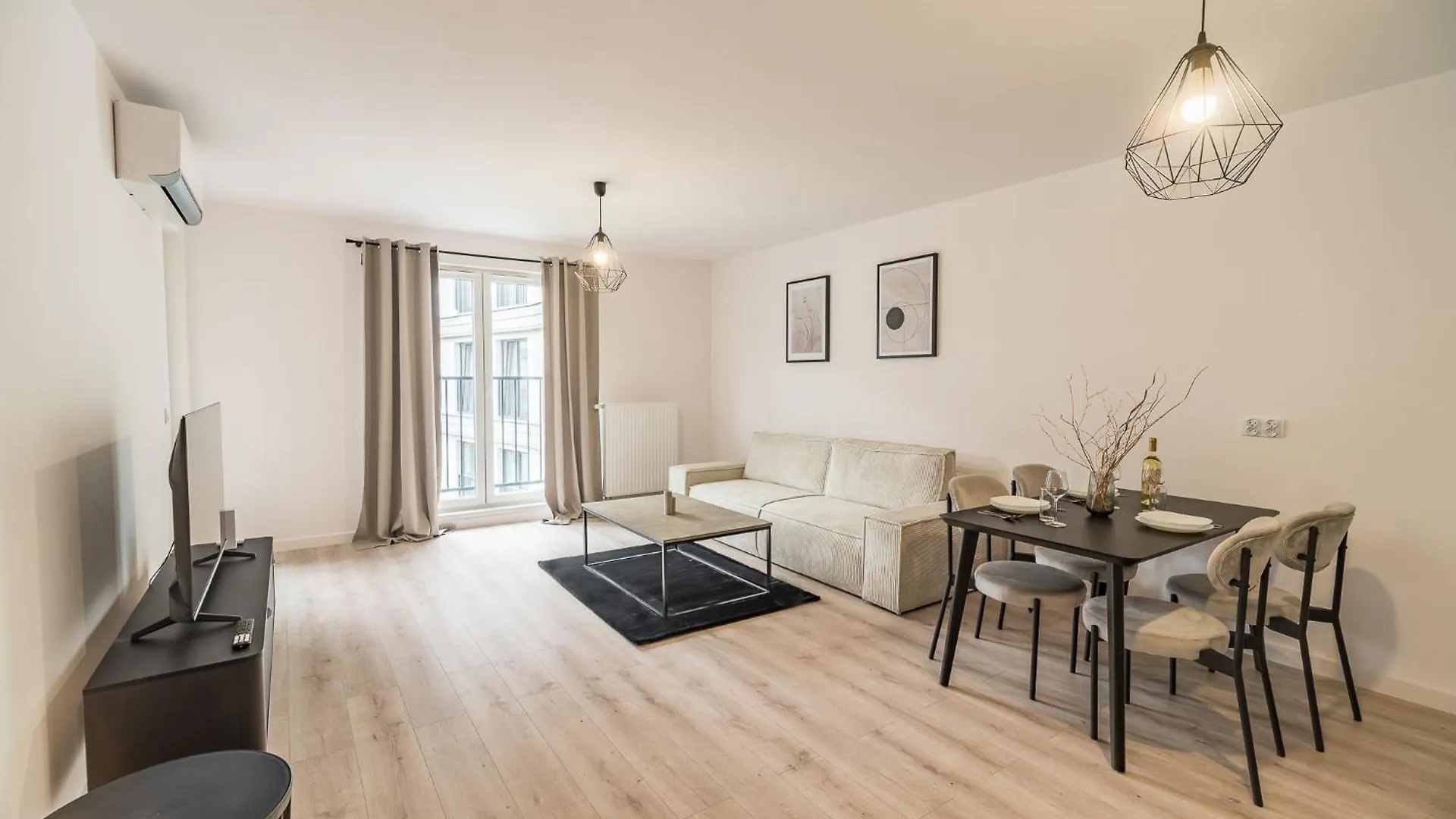Grzegorzki Apt - Balcony, Ac, Shops&Tram Nearby - By Rentujemy Krakow Apartment