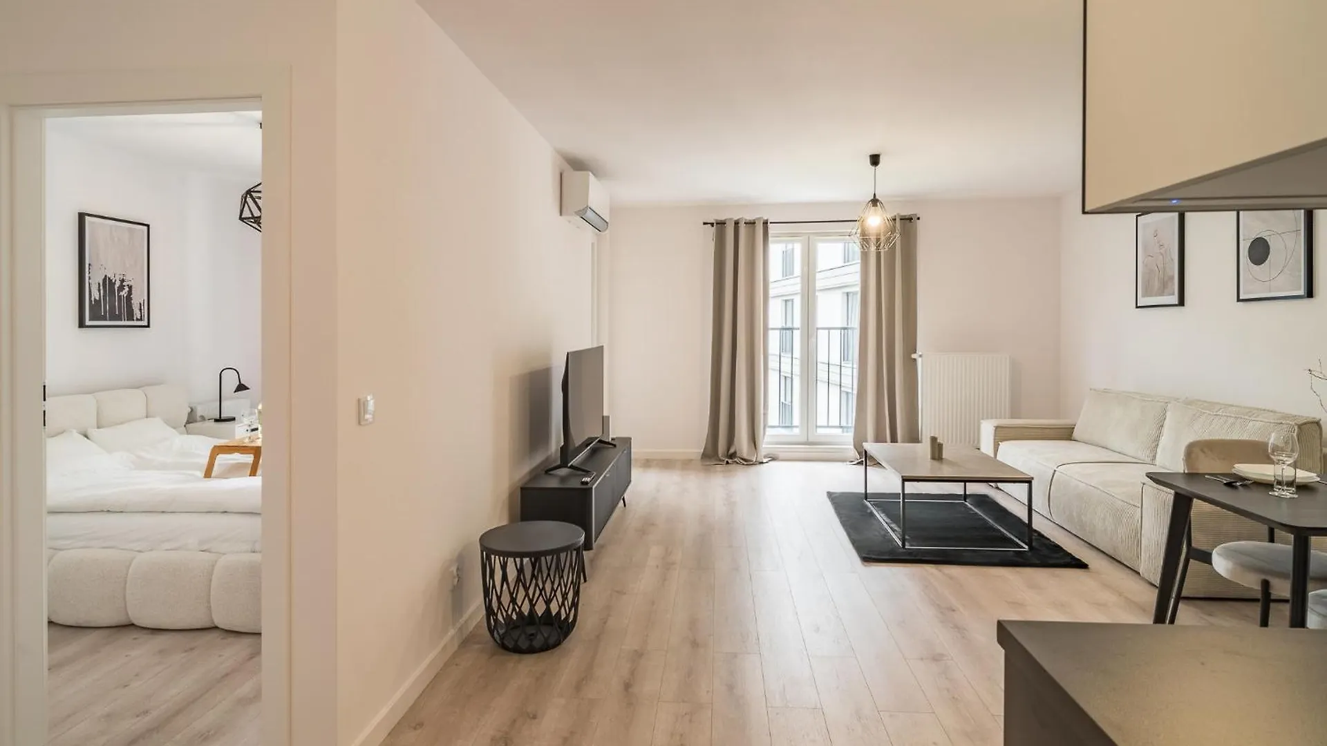 Grzegorzki Apt - Balcony, Ac, Shops&Tram Nearby - By Rentujemy Krakow Apartment